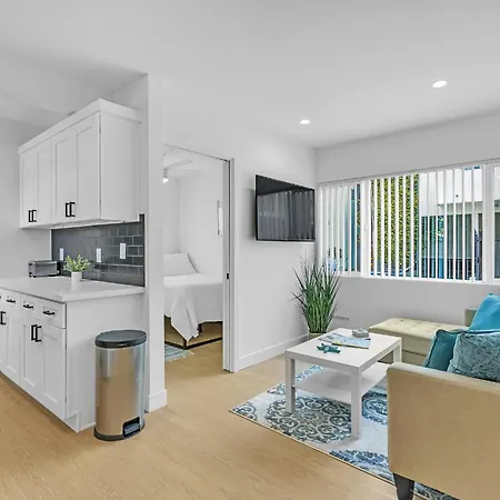 Newly Renovated 3Bed, 2Bath Apartment In Santa Monica